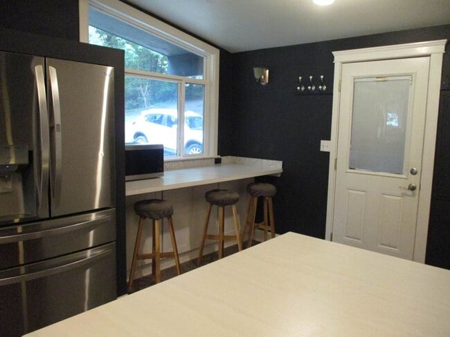 Building Photo - 3 bedroom Rambler with Above Garage Studio...