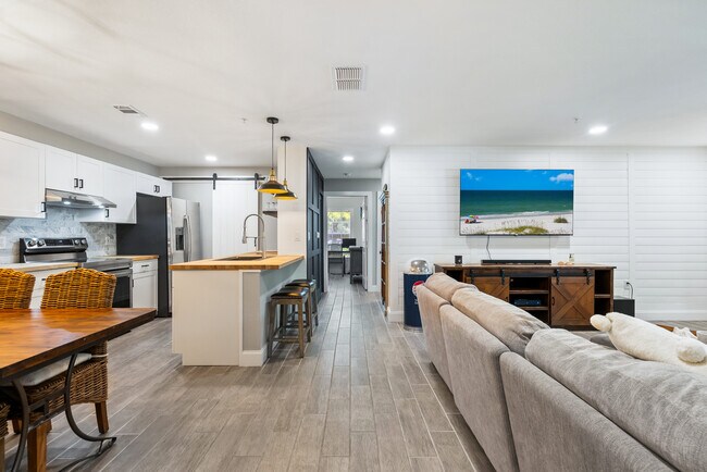 Building Photo - 7424 Vista Way