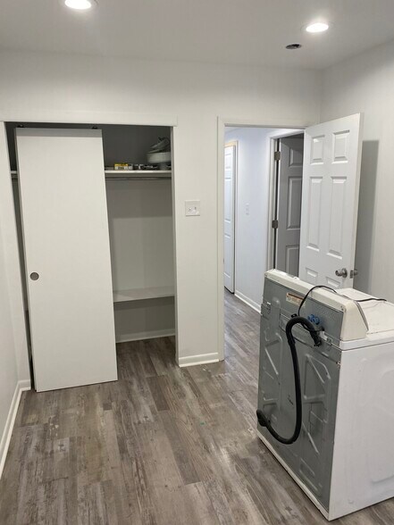 Building Photo - 10112 Verree Rd