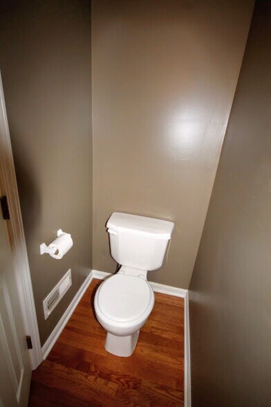 Front Entrance Half Bathroom 1, Main Floor - 9505 NW 86th Ter