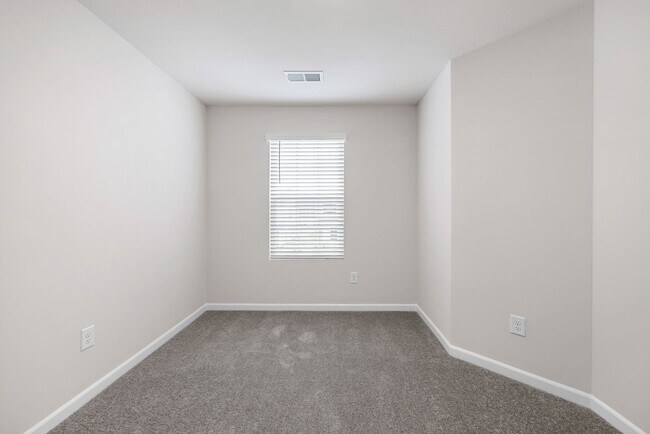 Building Photo - Location Location; 3 BR, 2.5 BA home