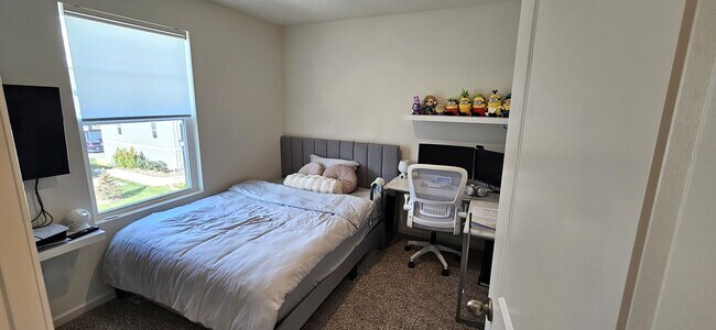 Building Photo - 2227 Glacier St