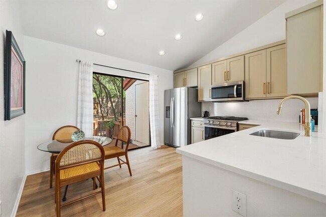 Building Photo - 4306 Bonnell Vista Cove