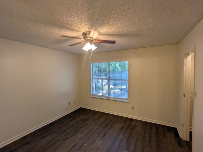 Building Photo - 2756 Oak Park Ct