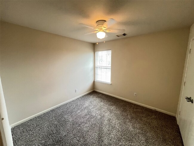 Building Photo - 3215 Legends Hill Ct