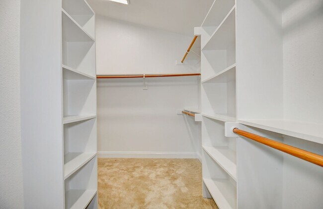 Building Photo - CHICKS BEACH CONDO FOR RENT - VIRGINIA BEACH!