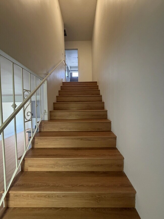 Building Photo - Beautifully Updated Interior – New Flooring, Countertops & Fresh Paint Throughout