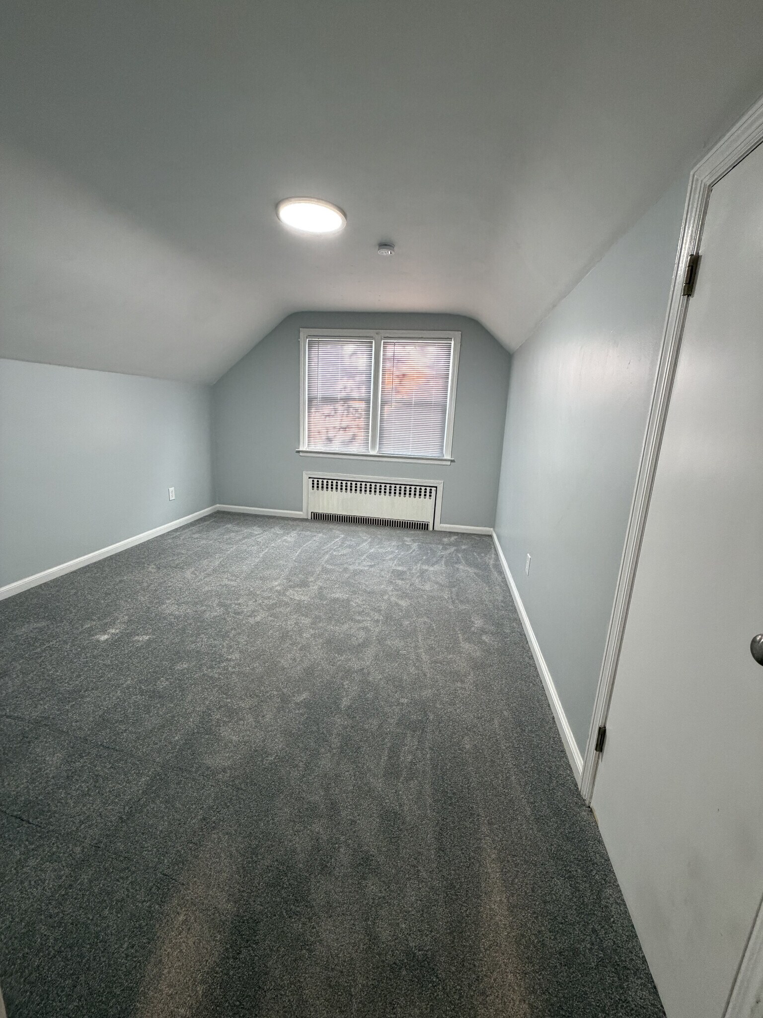 Building Photo - 295 Rosewood Ave