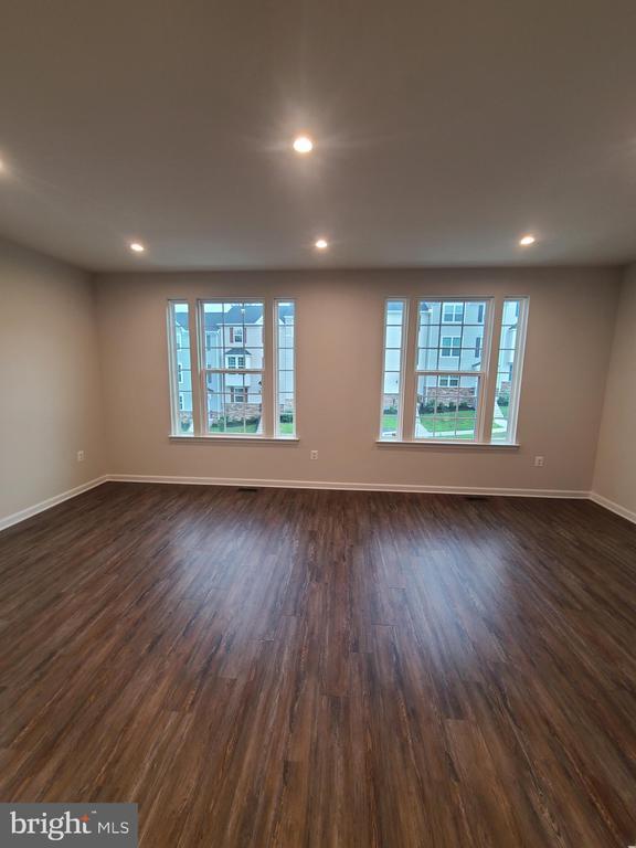 Building Photo - 1006 Valley Run Dr