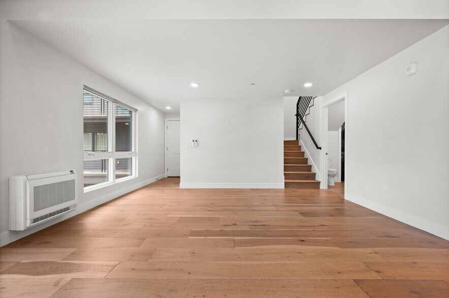 Building Photo - 810 E 800 S