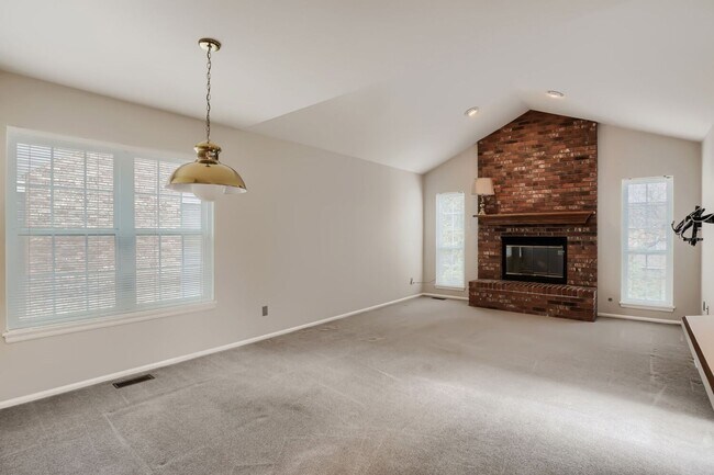 Building Photo - Gorgeous 4BD/4BA Home in Governors Ranch (Littleton, CO)- Available NOW!