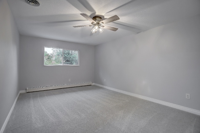 Building Photo - 2716 Parklake Dr