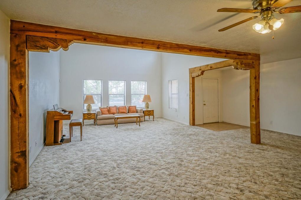 Building Photo - 609 Avenida Montoya NE
