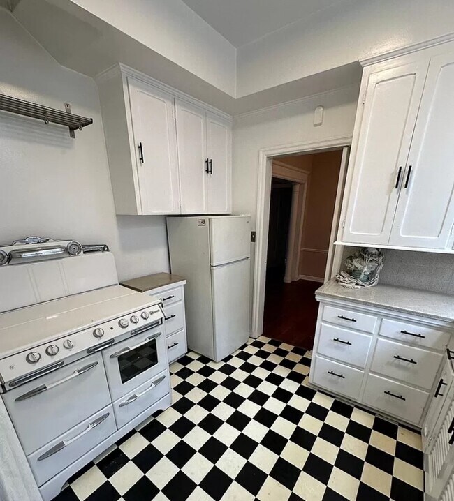 Building Photo - 9741 W Olympic Blvd