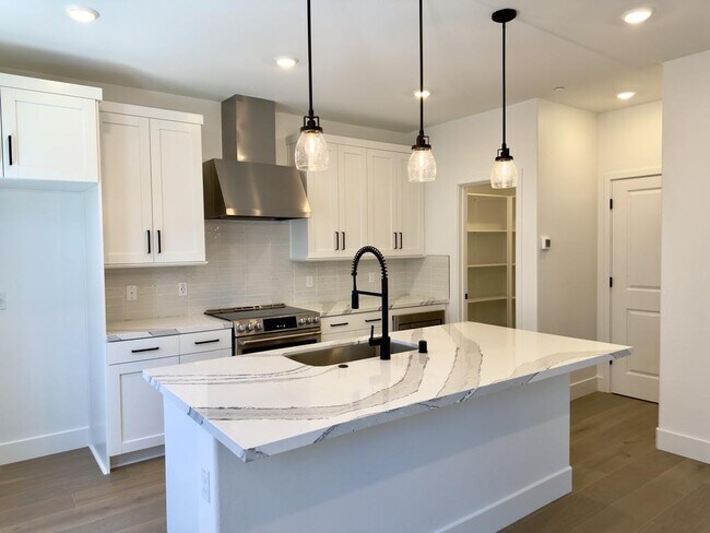 Building Photo - 543 Shockley Aly