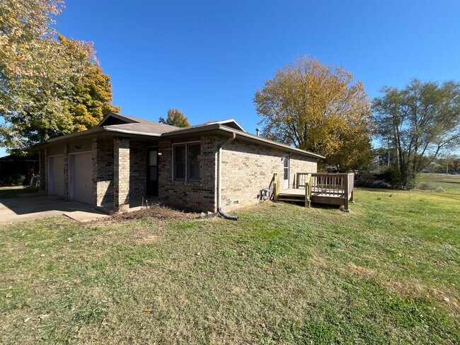 Primary Photo - 3710/3714 N Farm Rd 165