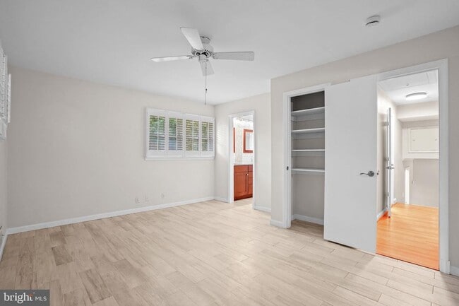 Building Photo - 1415 Mayflower Dr