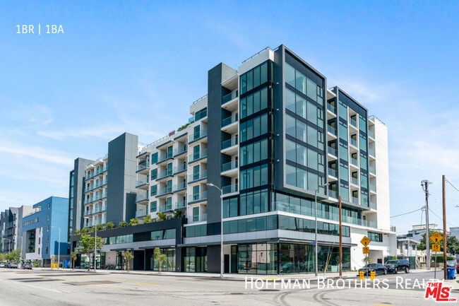 Building Photo - 3688 Overland Ave