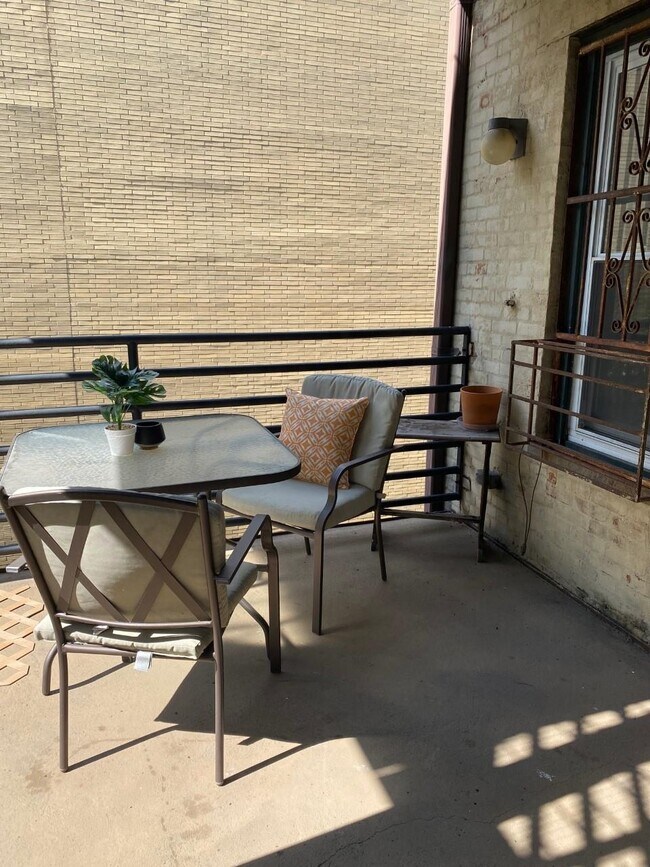 Building Photo - 97 Bright St