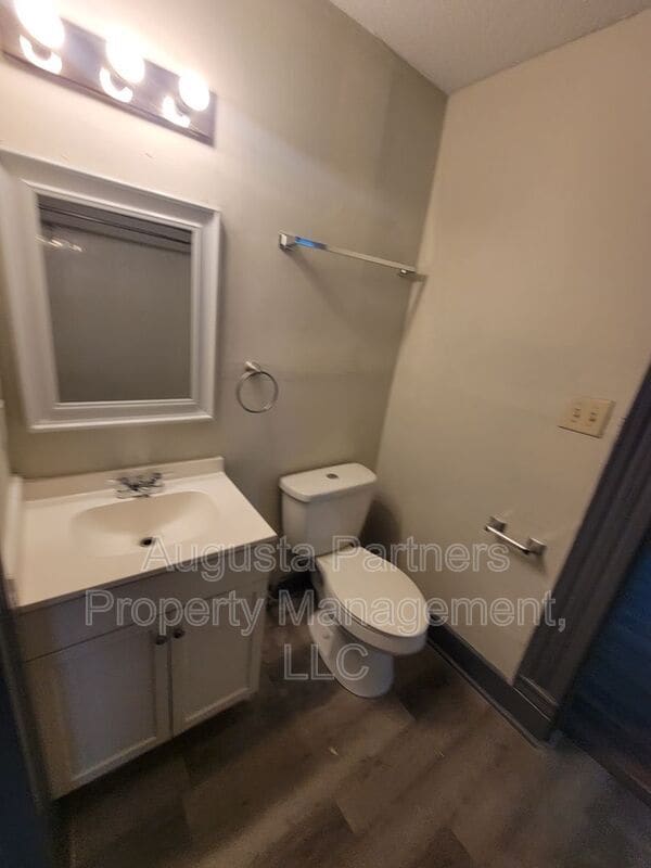 Building Photo - 508 3rd St