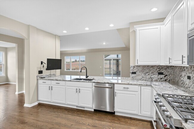 Building Photo - 2660 Harnish Dr