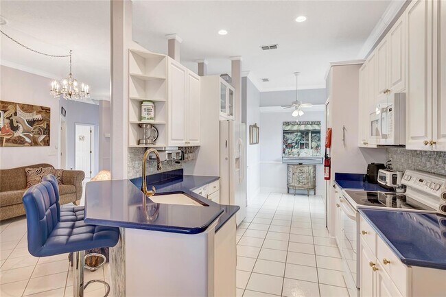 Building Photo - 2500 Castle Pines St
