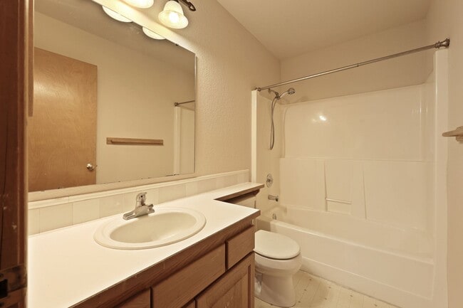 Building Photo - Move in ready now! 4 bedrooms in Lacey - North Thurston School district.