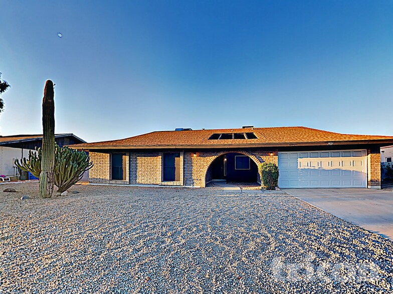 Building Photo - 3921 W Rue De Lamour Ave