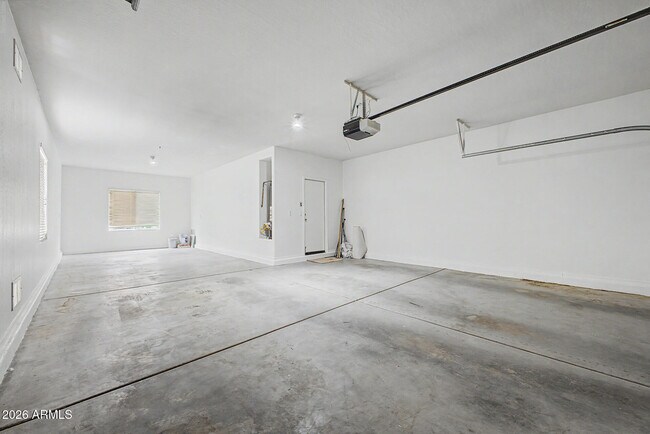 Building Photo - 14165 W Crocus Dr