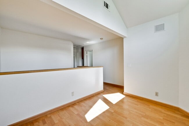 Building Photo - Hardwood Floors- A/C- Full Bedroom and Bath on First Floor: Fresh Paint