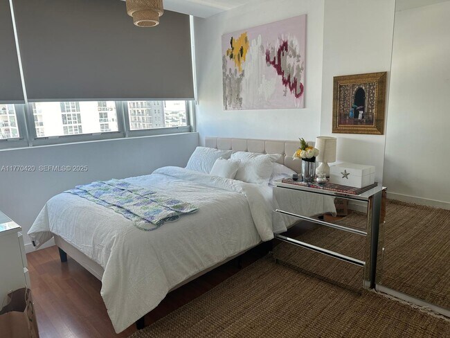 Building Photo - 2200 NE 4th Ave