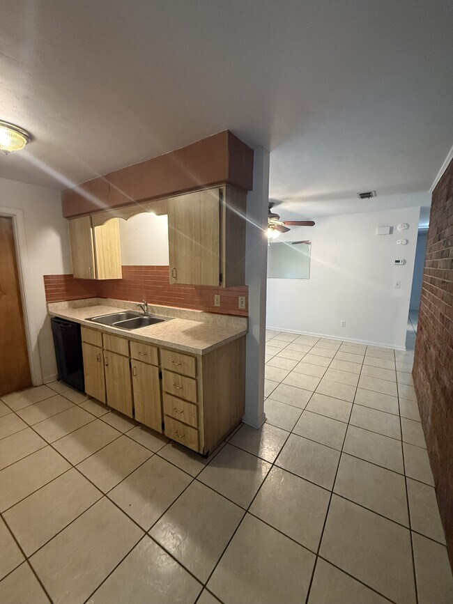 Building Photo - 505 NW 34th St