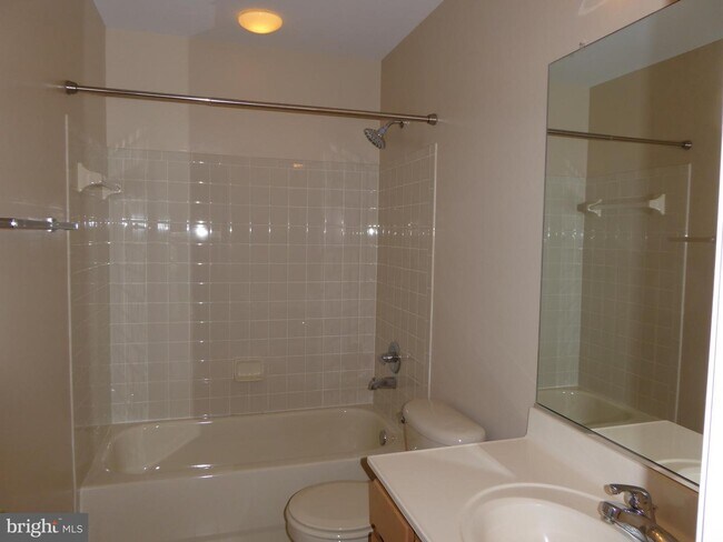 Building Photo - 13438 Fountain Club Dr