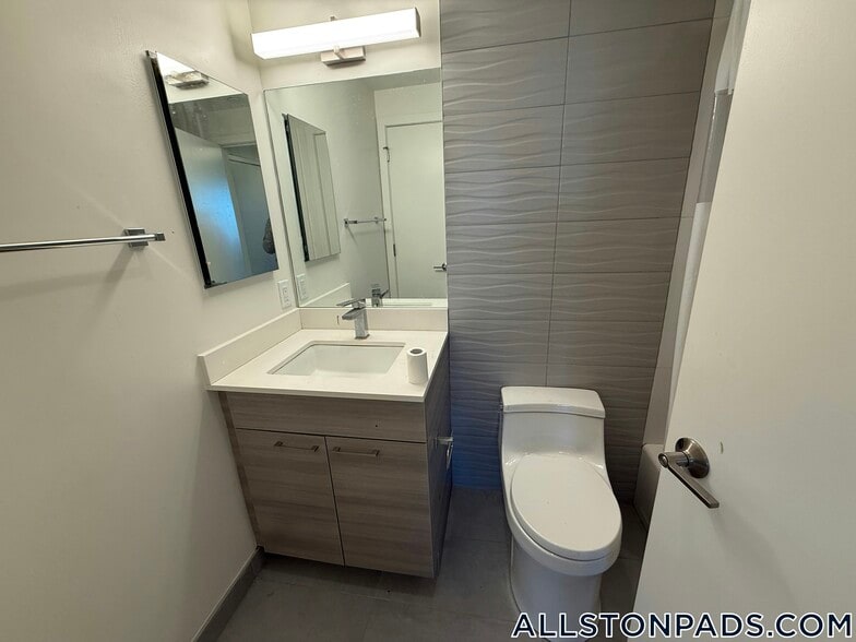 Building Photo - 1079 Commonwealth Ave