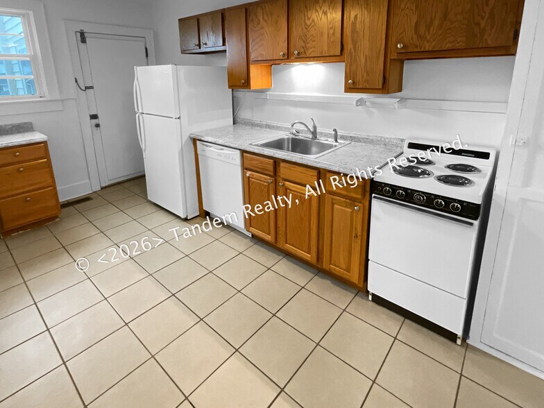 Building Photo - 1602 16th Ave S