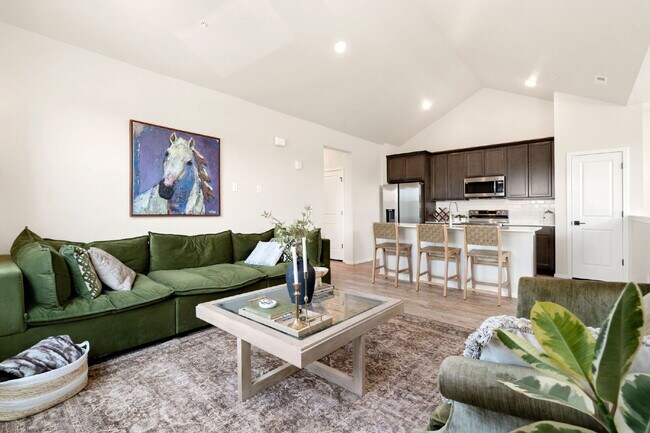 Building Photo - Newer 2bd condo in neighborhood w/ pool