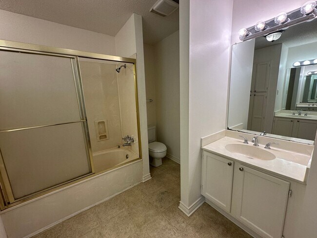 Building Photo - 5885 Creek Side Circle