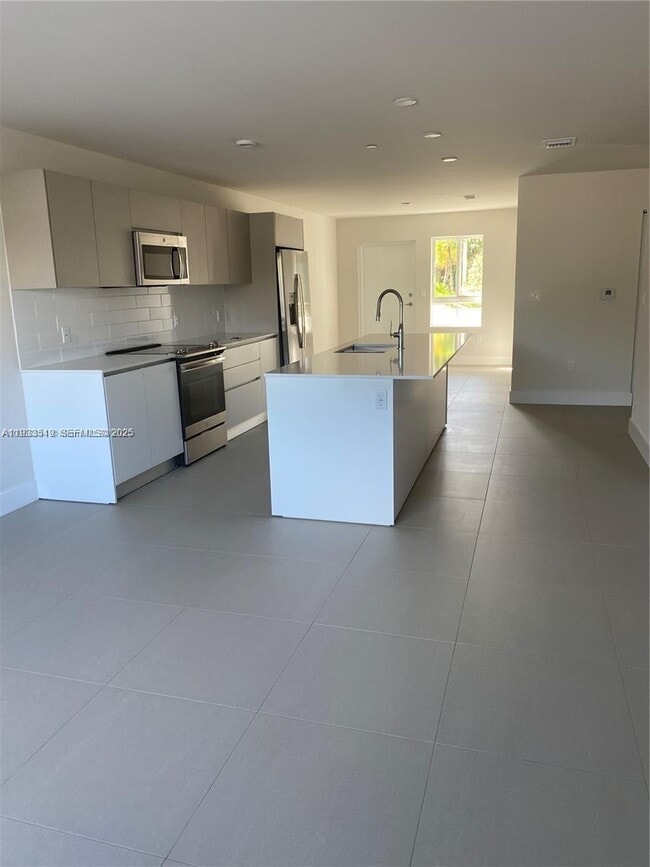 Building Photo - 2535 NE 193rd St