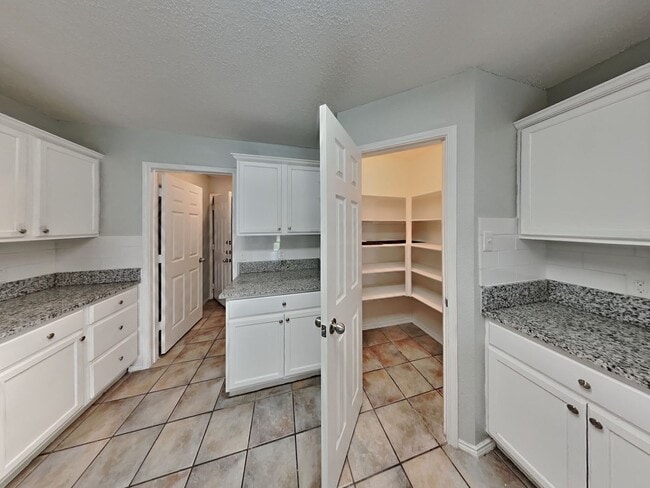 Building Photo - Beautiful 4BR Home in Denton with Fireplace, Fenced Yard & Garage