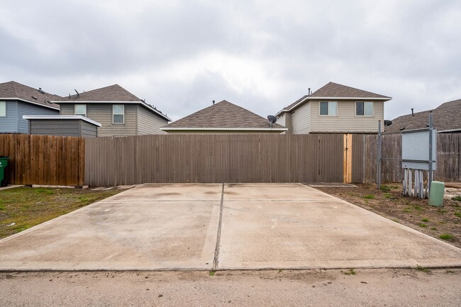 Building Photo - Heartwarming 3 Bedroom, 2 Bath Home in Hor...