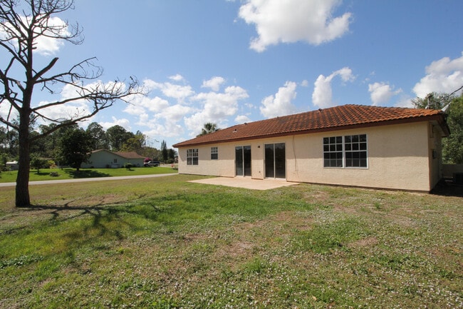 Building Photo - 706 Davidson St SE