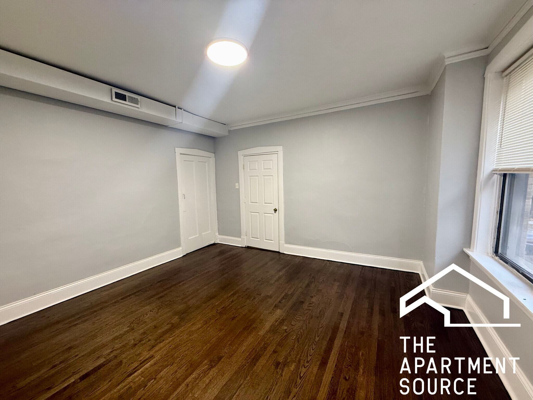 Building Photo - 1030 E Hyde Park Blvd