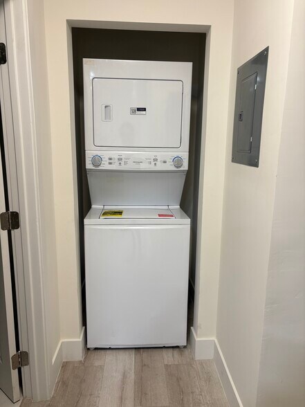 Building Photo - 4619 Del Monte Ave