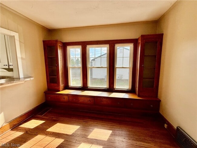 Building Photo - 364 N Chillicothe Rd