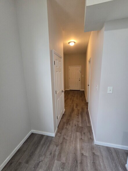 Building Photo - 584 Hunterdon St