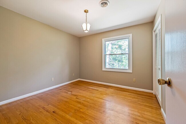 Building Photo - 4 bedoom 2 bath home in Blacksburg VA!