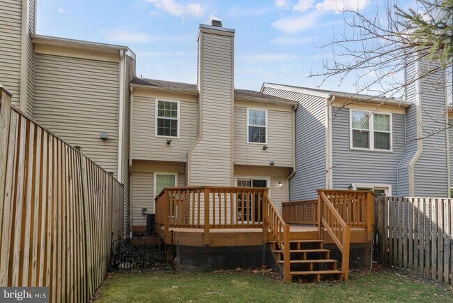 Building Photo - 41 Battersea Bridge Ct