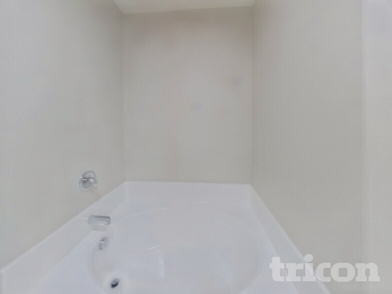 Building Photo - 6173 Chalk Hollow Dr