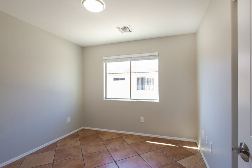 Building Photo - 2987 W Touring Pl