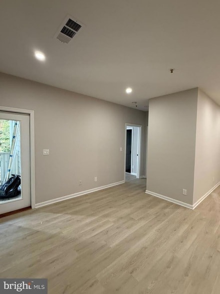 Building Photo - 1716 Lake Shore Crest Dr